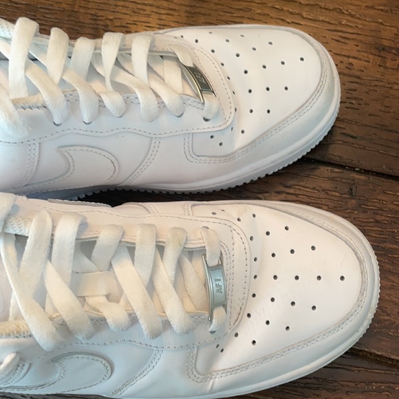 Nike Air Force 1 Low Triple White Leather Men 8.5 - Picture 4 of 7